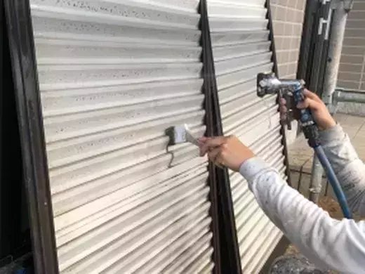 広島市安芸区矢野南N様邸 雨戸まわりの外壁の高圧洗浄