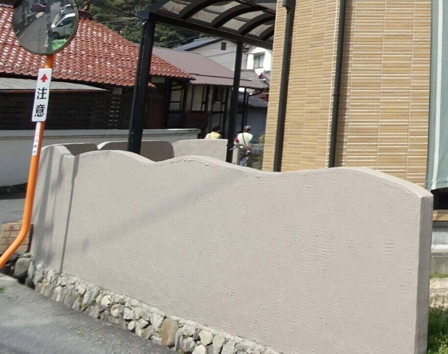 広島市安佐北区三入H様邸 超低汚染塗装で仕上げたジョリパット仕上げの外構塀