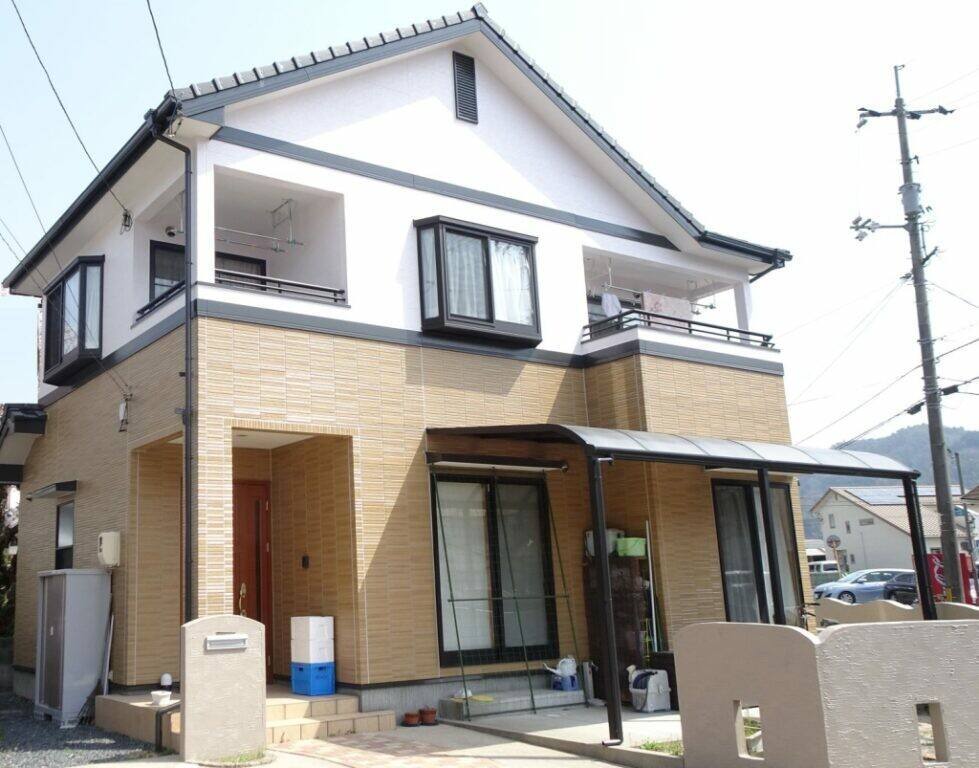 広島市安佐北区三入H様邸 施工後の外観（玄関側）