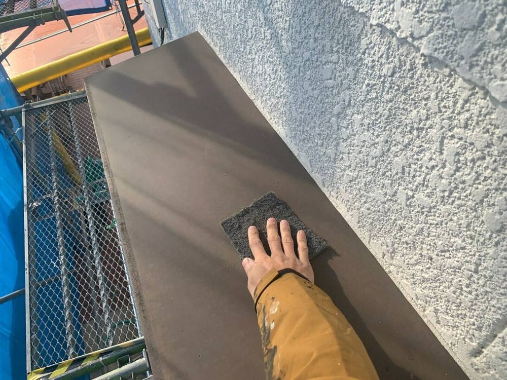広島市安佐北区亀崎I様邸 ひさし屋根のケレン作業
