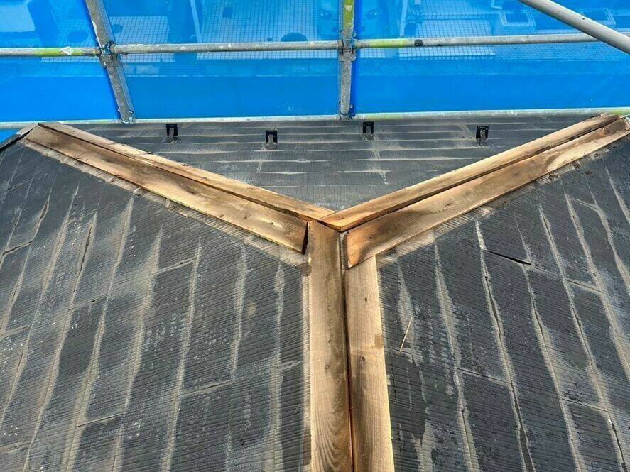 広島市安佐北区亀崎I様邸 棟の屋根板金を撤去した屋根