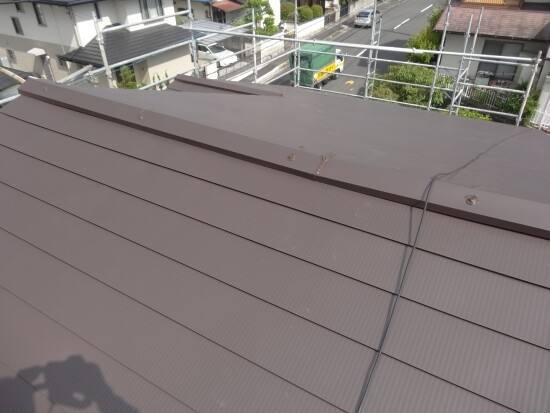 広島市安佐北区亀山K様邸 ガルバリウム材で仕上げた屋根の棟まわり