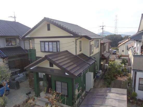 広島市安佐北区落合M様邸 ココアブラウンに塗装したモニエル瓦の屋根と外壁(俯瞰)