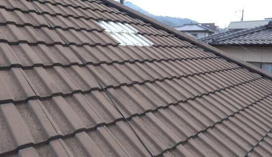 広島市安佐北区口田南M様邸 施工前 色あせて表面が粉状になったモニエル瓦の屋根