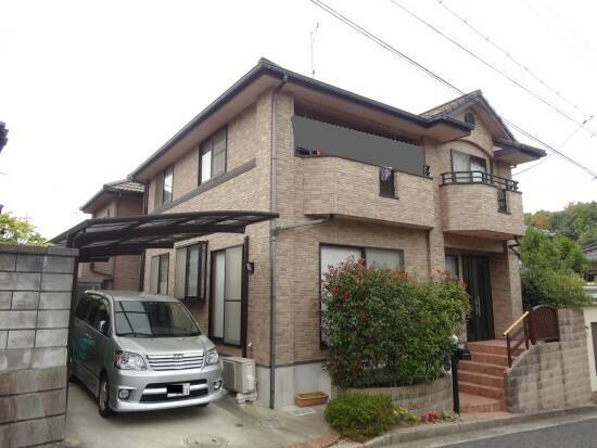 広島市安佐北区口田南M様邸 クリヤー塗装・屋根塗装工事前の外観全体（レンガ調の意匠性サイディング）