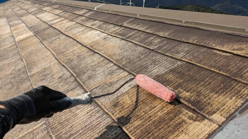 広島市安佐北区落合O様邸 スレート屋根の下塗り作業