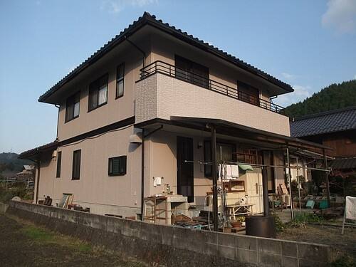 広島市安佐北区可部S様邸 外壁塗装後の外観（ピンクベージュ系に塗り替えた外壁とバルコニー）