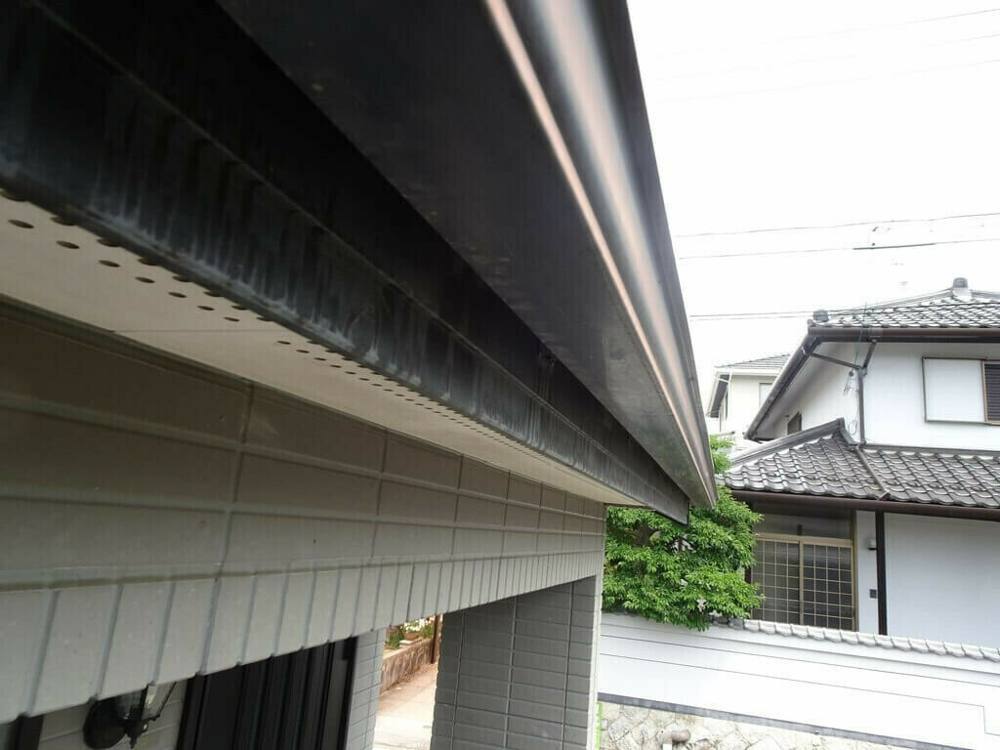 広島市安佐北区落合S様邸 施工前 紫外線で色あせた雨樋