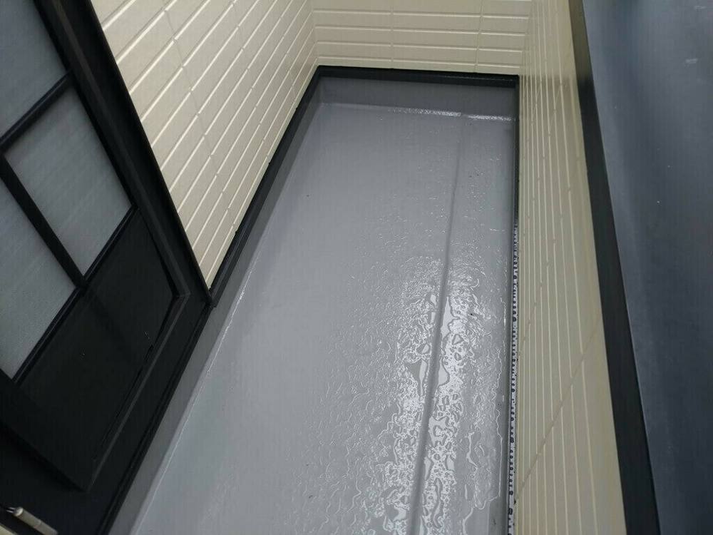 広島市安佐北区落合S様邸 3回塗りで仕上げたFRPベランダ床