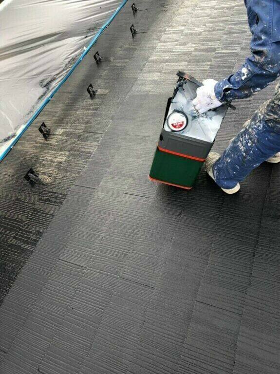 広島市安佐北区落合S様邸 中塗りの上からの仕上げ塗り