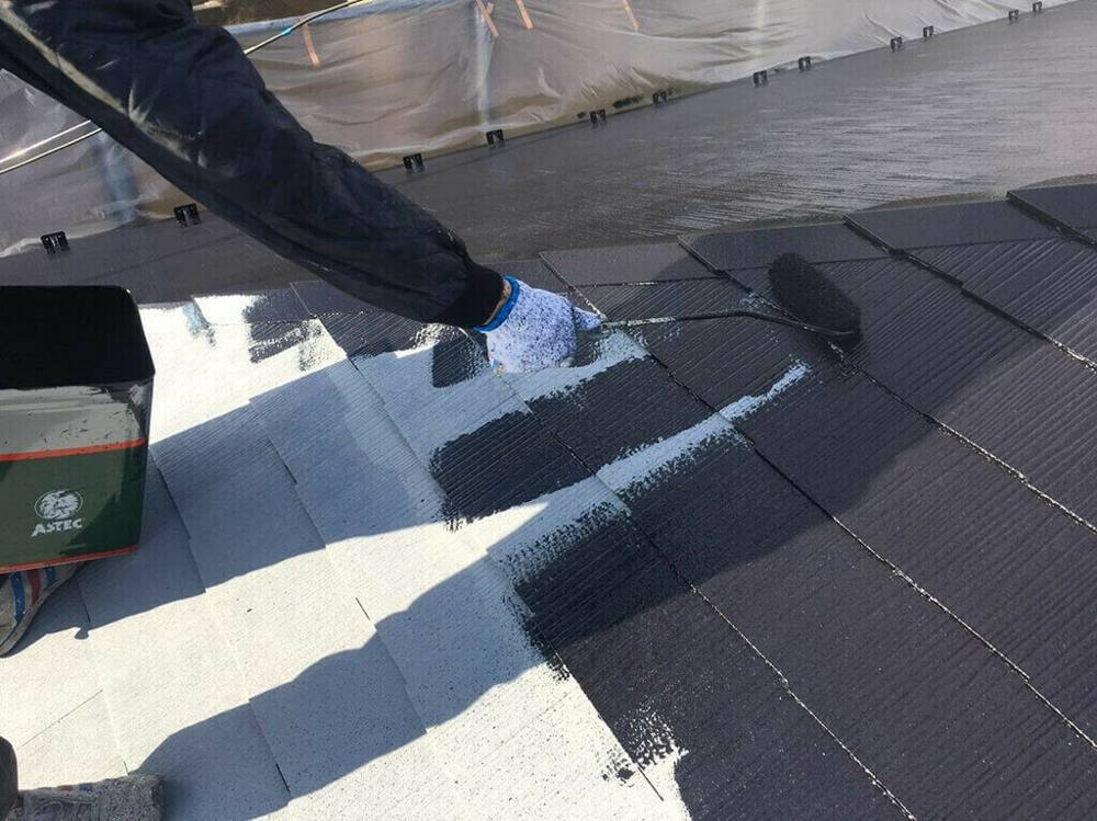 広島市安佐北区落合S様邸 遮熱ハイブリッドのフッ素塗料での上塗り