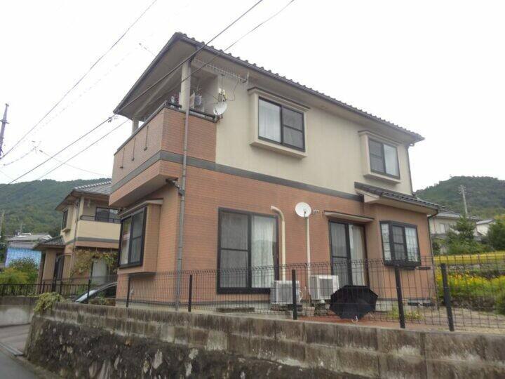 広島市安佐北区可部東Y様邸 外壁塗装工事前の外観全体（色褪せた茶色の1階外壁）