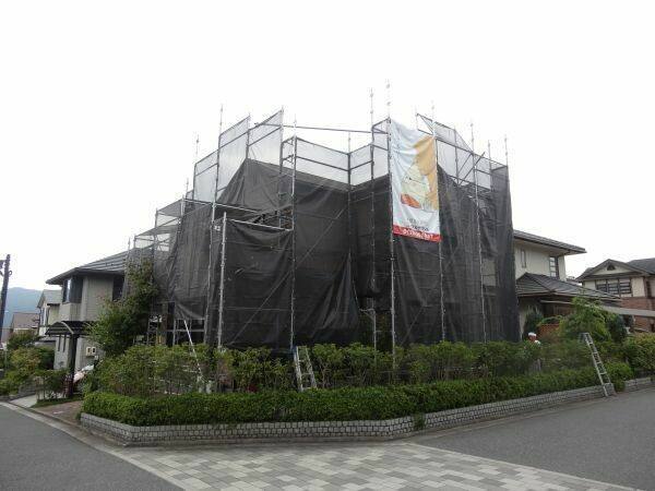 広島市安佐南区大塚西F様邸 足場を設置した施工前の外観