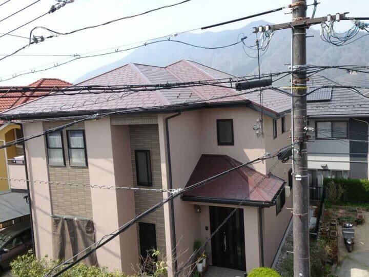 広島市安佐南区伴南H様邸 外壁・屋根塗装工事後の外観全体(赤茶色の屋根)