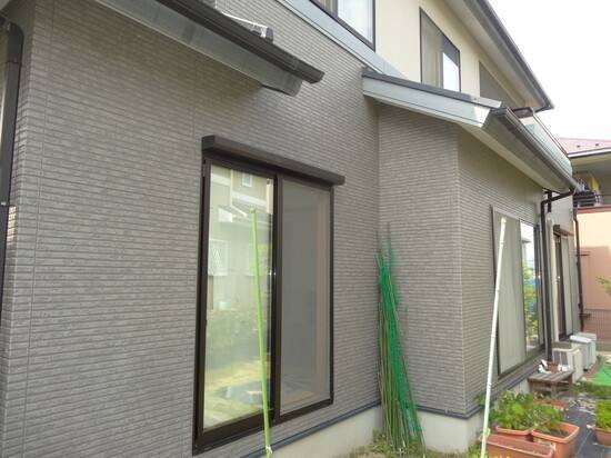 広島市安佐南区大塚西I様邸 施工前 庭側のグレー系サイディング外壁