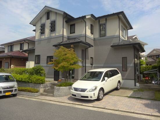広島市安佐南区大塚西I様邸 外壁塗装前の外観全体（グレー系の外壁）