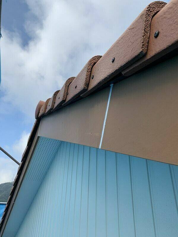 広島市安佐南区山本新町I様邸 洋瓦に接する破風板のつなぎ目のシーリング打ち替え
