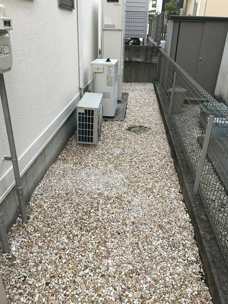 広島市安佐南区伴南K様邸 白い石に変更した犬走り