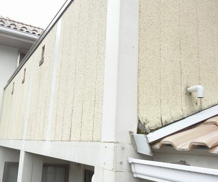 広島市安佐南区伴南K様邸 施工前 雨で腐朽しかけたベランダの外壁