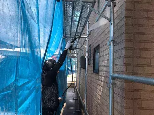 広島市安佐南区西原M様邸 外壁の高圧洗浄作業