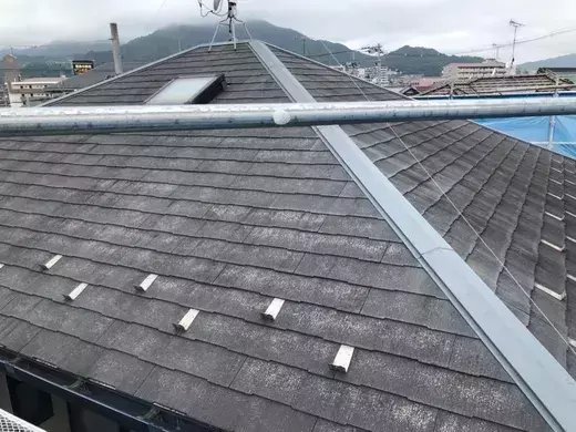 広島市安佐南区西原M様邸 施工前 スレート屋根の全体