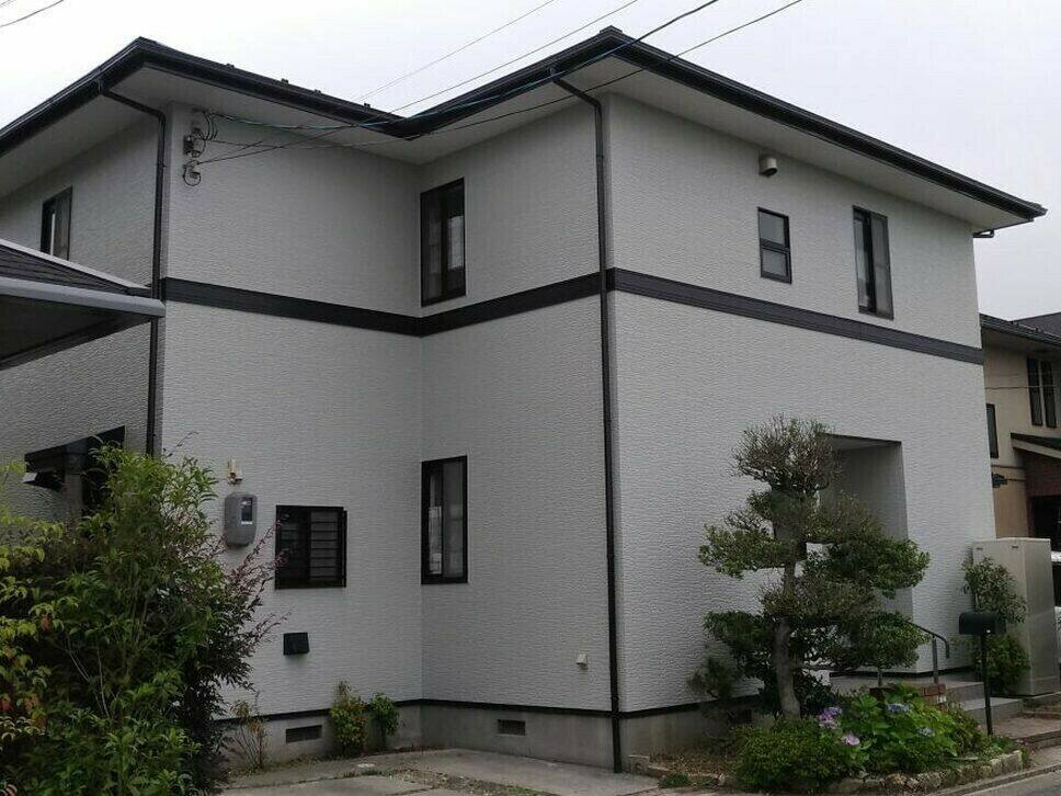 広島市安佐南区伴南S様邸 施工後の外観 左側の凹んだ部分の下がパネル貼り替え箇所