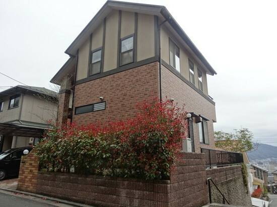 広島市安佐南区大町T様邸 施工前 側面から見たレンガ調サイディングの外壁