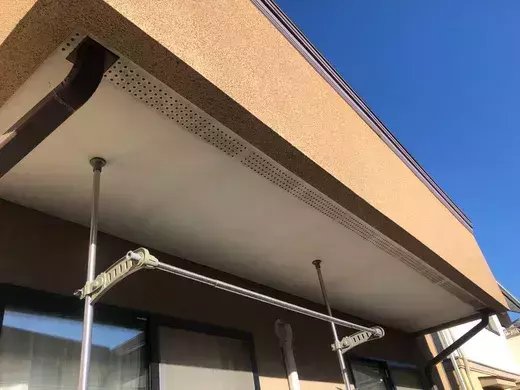 広島市安佐南区伴南T様邸 施工前 ベージュ系の外壁と軒まわり