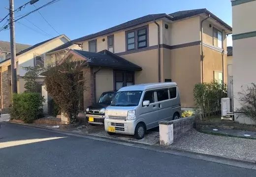広島市安佐南区伴南T様邸 外壁・屋根塗装工事前の外観全体（ベージュ系の外壁）