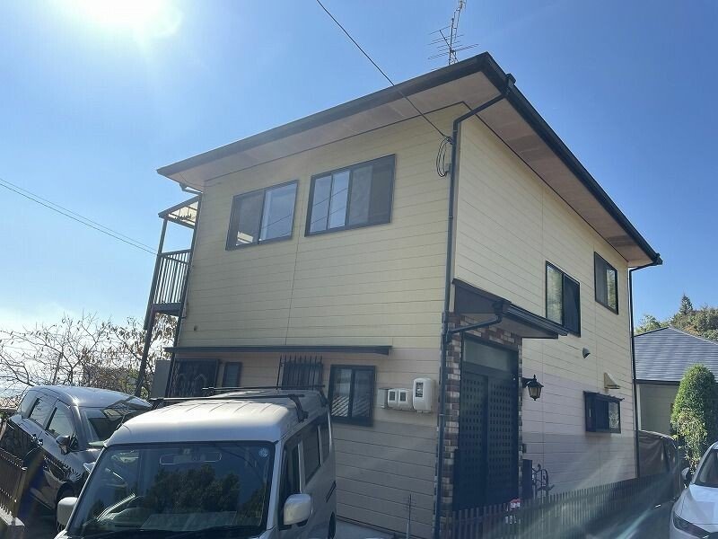 廿日市市大野A様邸 外壁・屋根塗装工事前の外観全体(黄色系の外壁)