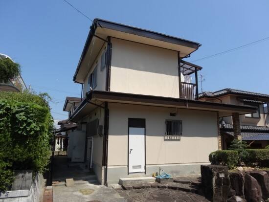 廿日市市H様邸 施工後 勝手口側から見た温かみのある色の外壁