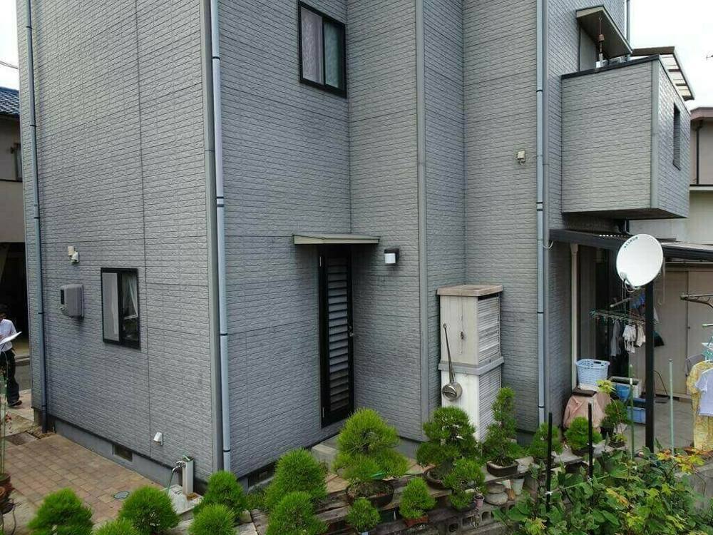 廿日市市平良H様邸 施工前 白っぽく色あせた日の当たる面の外壁