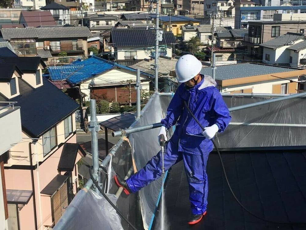 廿日市市平良H様邸 屋根の高圧洗浄作業