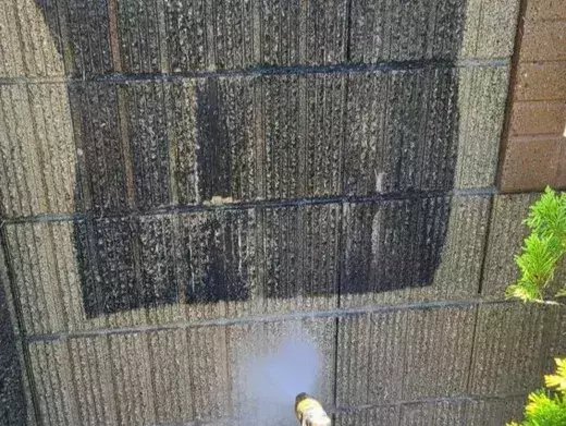 廿日市市前空H様邸 レンガ調外壁の高圧洗浄作業
