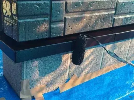 廿日市市前空H様邸 水切り板金の塗装作業