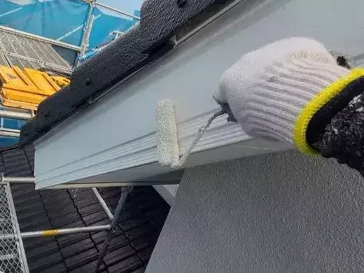 廿日市市四季が丘I様邸 鼻隠しの塗装作業