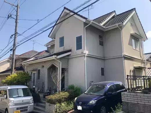 廿日市市四季が丘I様邸 外壁・屋根塗装工事前の外観全体(ベージュ系の外壁)
