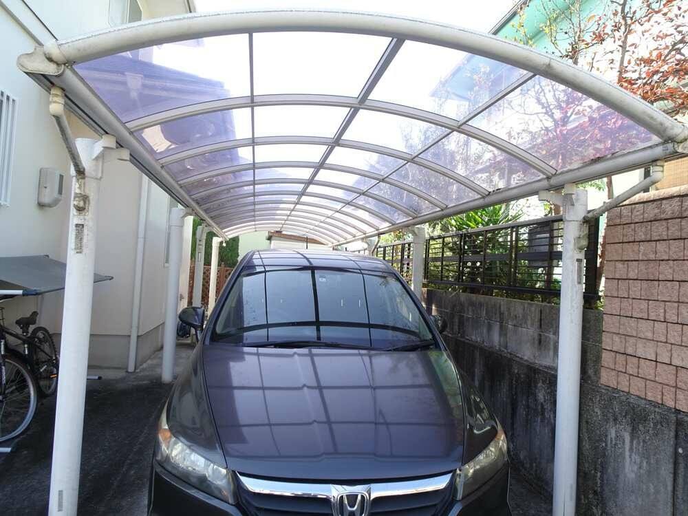 廿日市市四季が丘M様邸 施工前 旧タイプで高さの低いカーポート