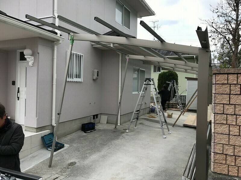 廿日市市四季が丘M様邸 交換中のカーポート(仮の支え付き)