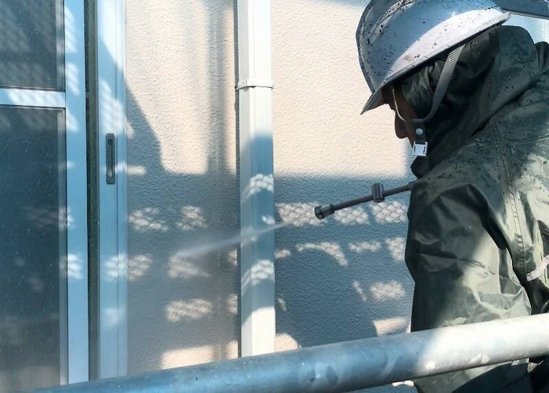廿日市市四季が丘M様邸 チョーキング層を落とす外壁の高圧洗浄