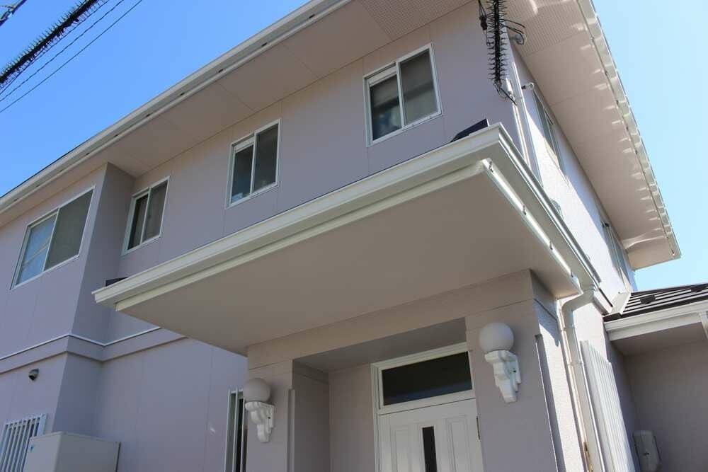 廿日市市四季が丘M様邸 造り替えた玄関ひさし屋根を下から見た様子