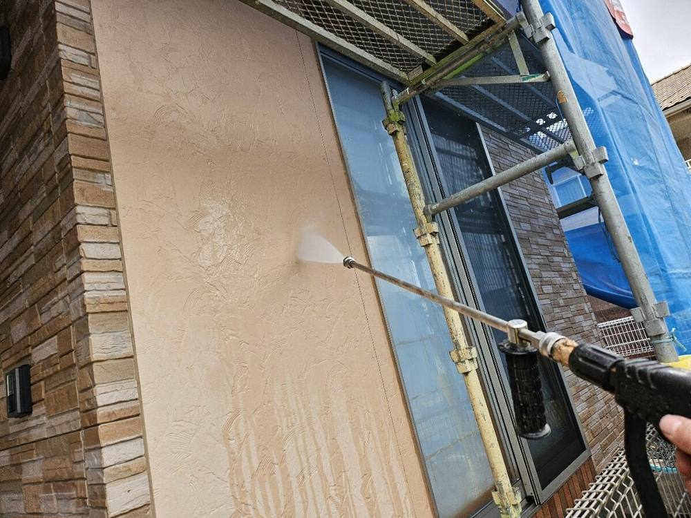 廿日市市宮内M様邸 外壁の洗浄作業