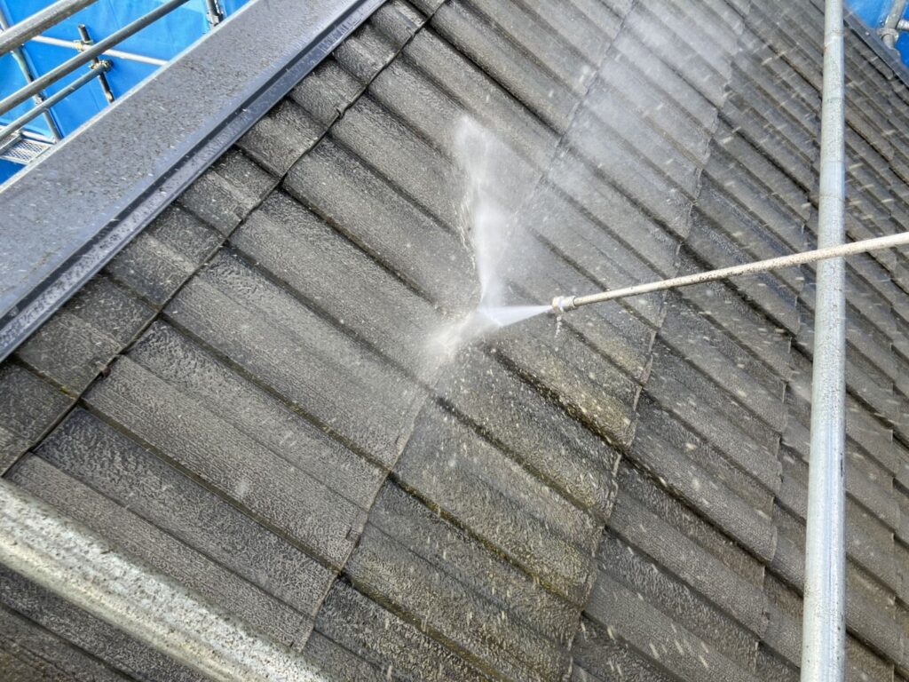 廿日市市M様邸 屋根の高圧洗浄作業