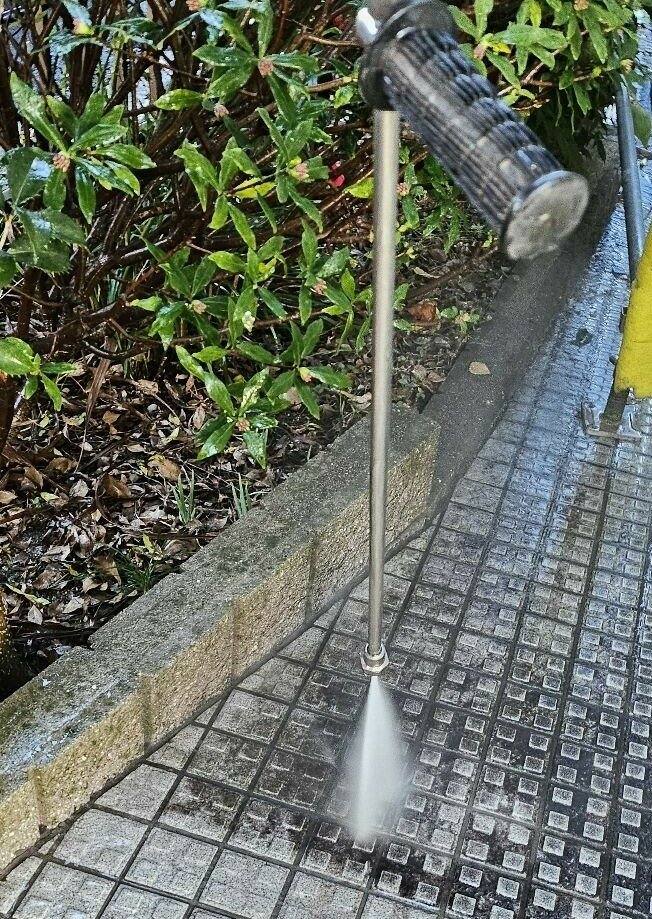 廿日市市平良N様邸 アプローチ床の高圧洗浄