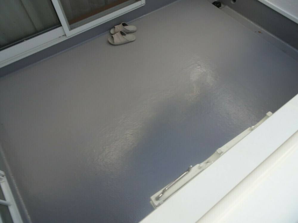 廿日市市前空O様邸 専用塗料で塗装したベランダのFRP床