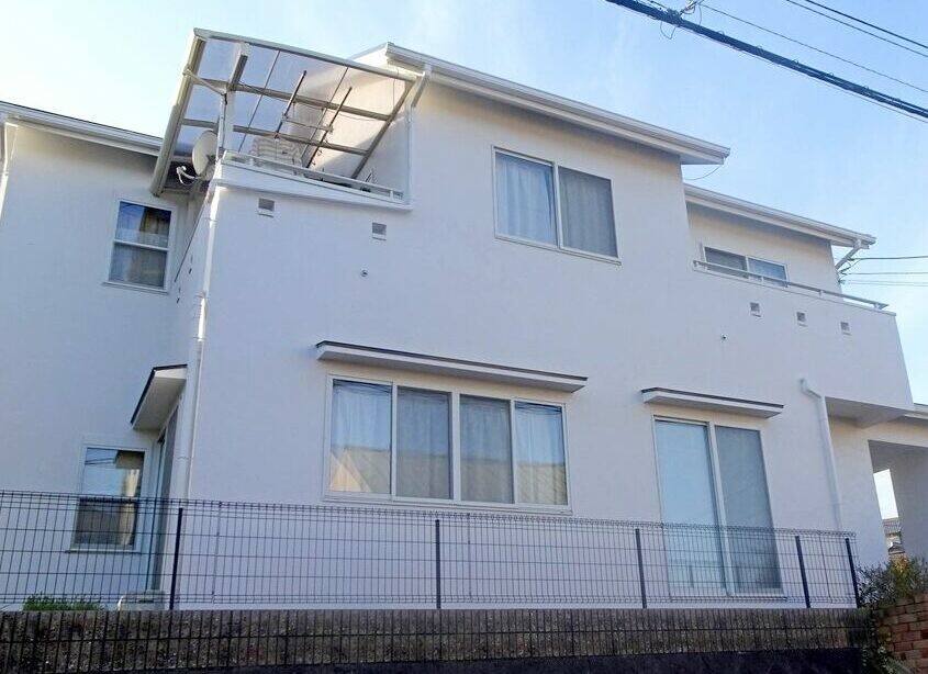 廿日市市前空O様邸 施工後の外観（裏側から見た白い外壁）