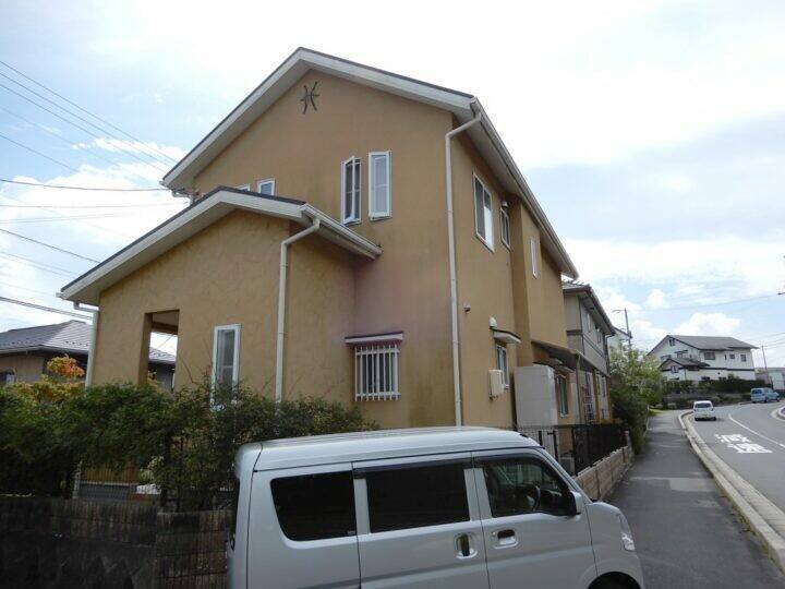 廿日市市前空O様邸 外壁・屋根塗装工事前の外観全体（ベージュ系の外壁）