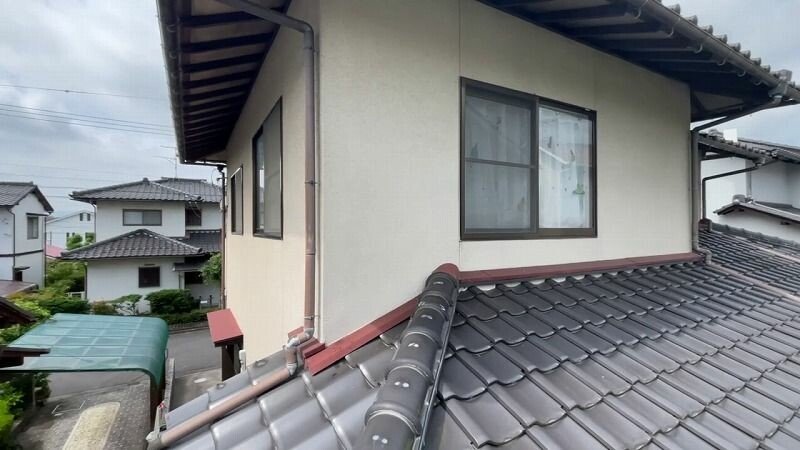 廿日市市四季が丘O様邸 施工前 下屋根と外壁の取り合いの雨押え板金