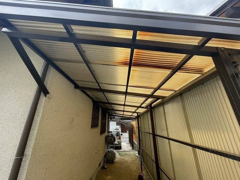 廿日市市四季が丘O様邸 施工前 カーポートの波板屋根