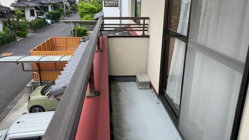 廿日市市四季が丘O様邸 施工前 色あせや汚れが出たベランダのFRP防水床